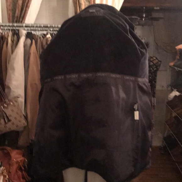 Preloved DKNY winter coat mid length detachable hood - Picture 8 of 9